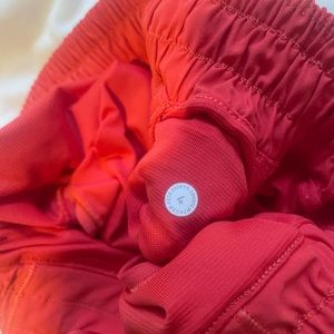 Lululemon hotty hots 2.5 inch low rise Carination Red